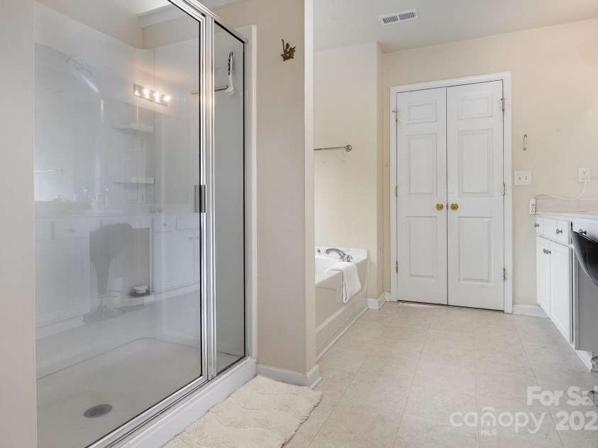 5803 Lindley Crescent Drive, Indian Trail, NC 28079.  MLS# CAR4248933, YatesRealty ID 17967. 