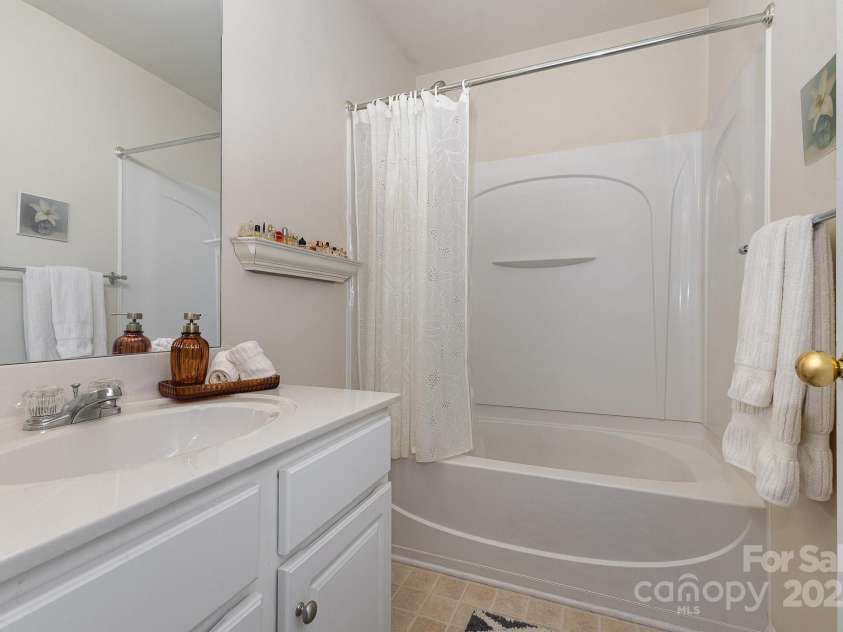 5803 Lindley Crescent Drive, Indian Trail, NC 28079.  MLS# CAR4248933, YatesRealty ID 17967. 