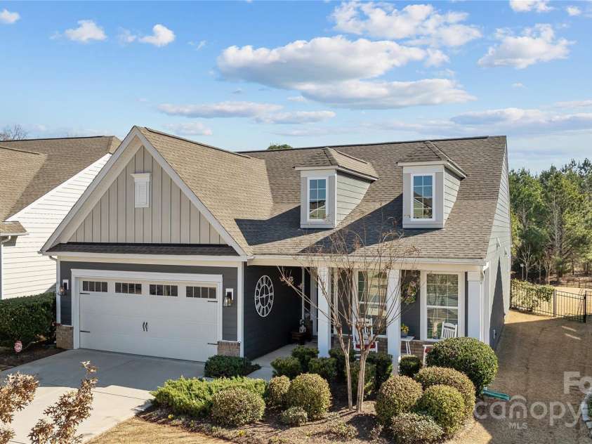 305 Kentmere Lane, Clover, SC 29710.  MLS# CAR4229310, YatesRealty ID 1797. Beautiful Landscaping