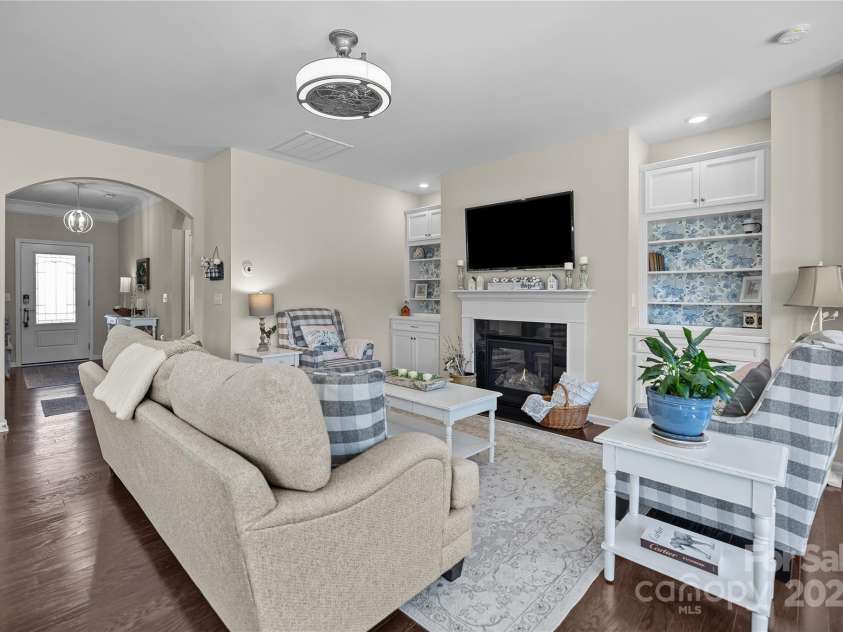 305 Kentmere Lane, Clover, SC 29710.  MLS# CAR4229310, YatesRealty ID 1797. Great Room w/Custom Built-Ins / Gas Log Fireplace