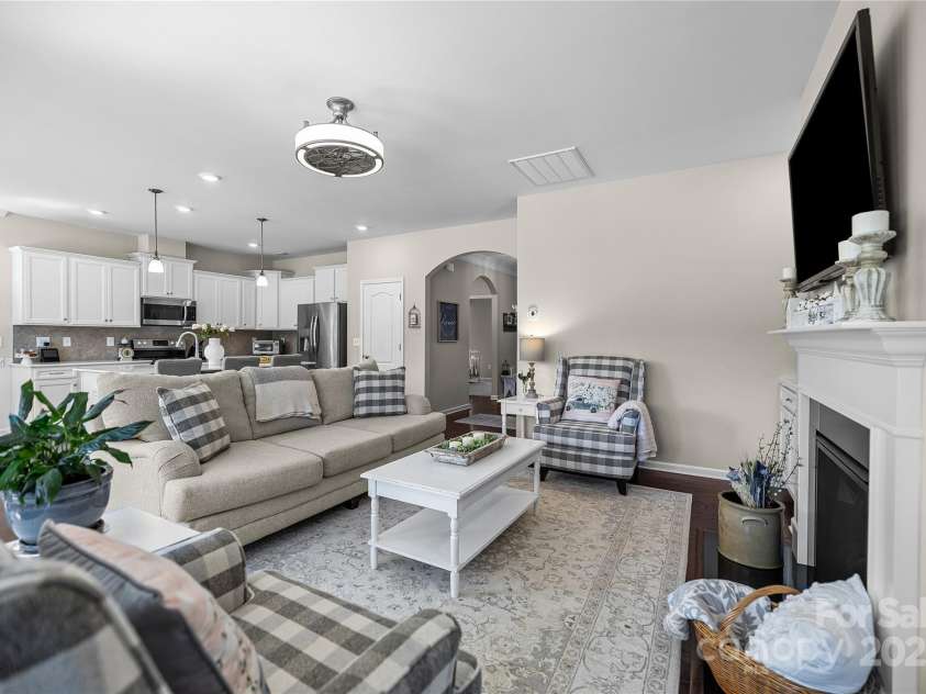 305 Kentmere Lane, Clover, SC 29710.  MLS# CAR4229310, YatesRealty ID 1797. Great Room w/Custom Built-Ins / Gas Log Fireplace