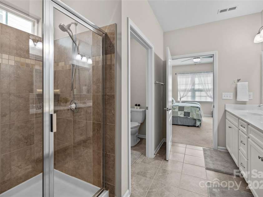 305 Kentmere Lane, Clover, SC 29710.  MLS# CAR4229310, YatesRealty ID 1797. Primary Bath
