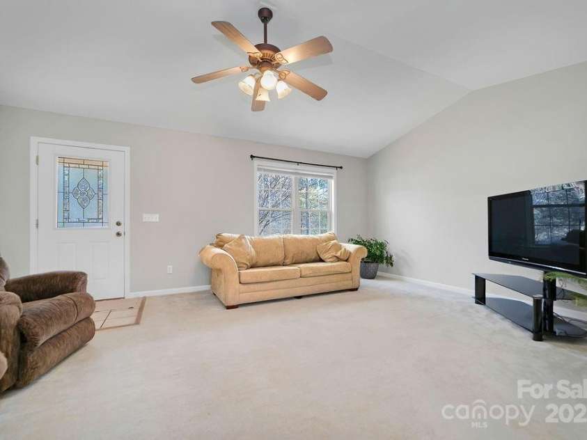 43 Redden Road, Hendersonville, NC 28739.  MLS# CAR4330221, YatesRealty ID 1797. Entrance