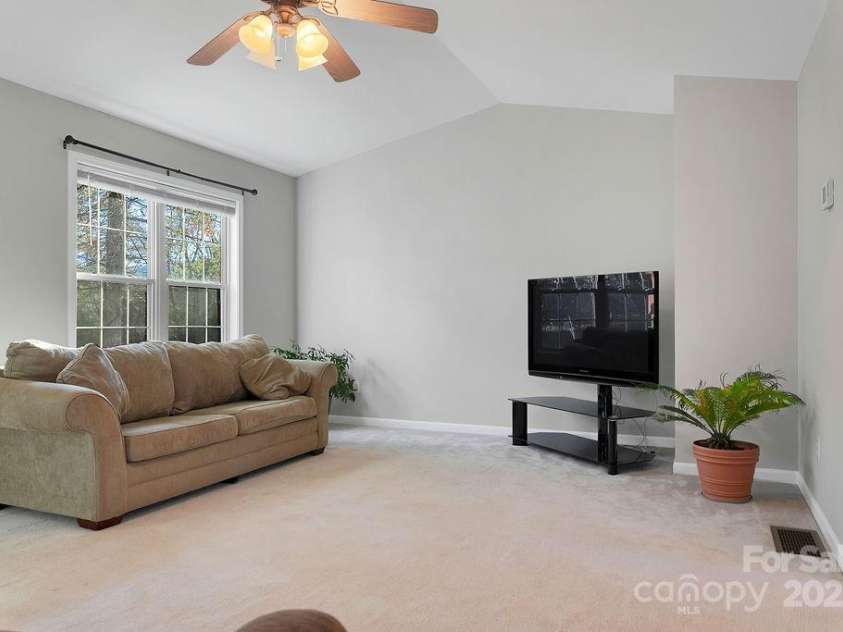 43 Redden Road, Hendersonville, NC 28739.  MLS# CAR4330221, YatesRealty ID 1797. Freshly Painted