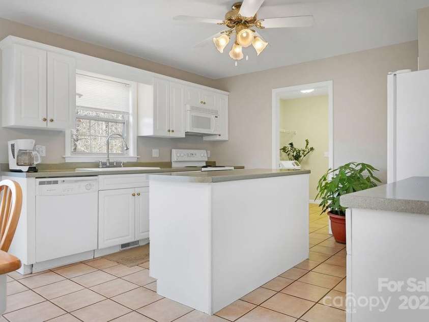 43 Redden Road, Hendersonville, NC 28739.  MLS# CAR4330221, YatesRealty ID 1797. Kitchen Island