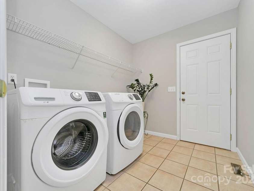 43 Redden Road, Hendersonville, NC 28739.  MLS# CAR4330221, YatesRealty ID 1797. Laundry Room Main Level