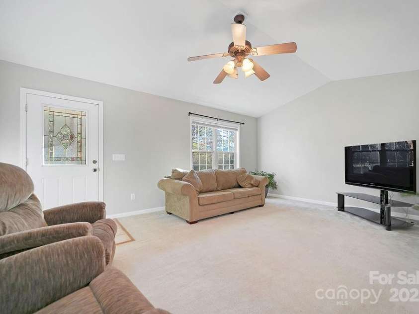 43 Redden Road, Hendersonville, NC 28739.  MLS# CAR4330221, YatesRealty ID 1797. Light and Bright