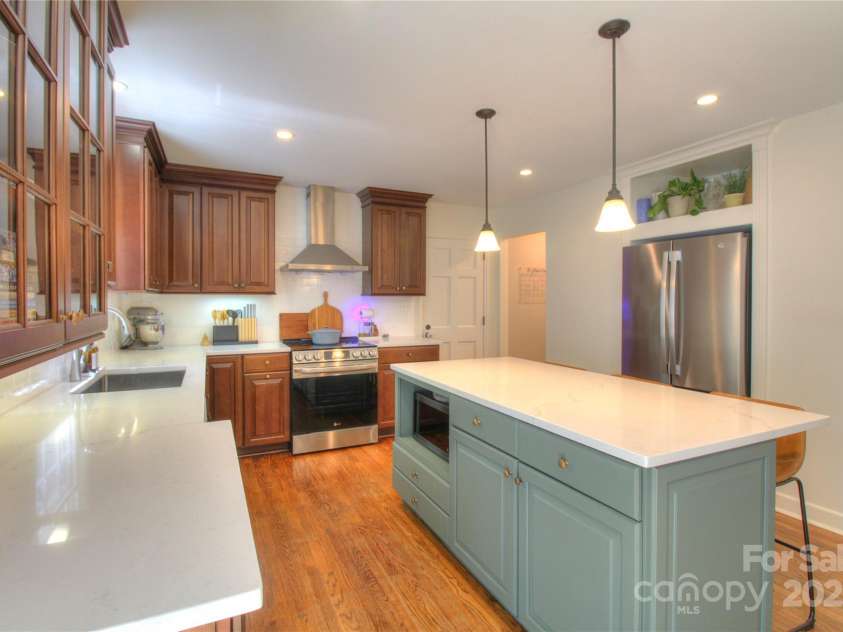 10501 Stonemede Lane, Matthews, NC 28105.  MLS# CAR4252301, YatesRealty ID 17971. 