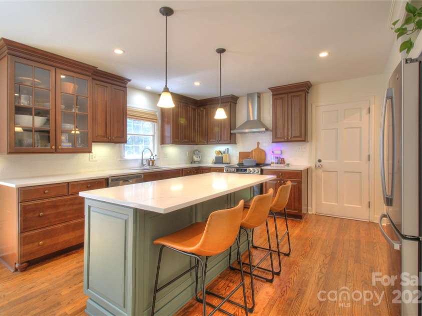 10501 Stonemede Lane, Matthews, NC 28105.  MLS# CAR4252301, YatesRealty ID 17971. 