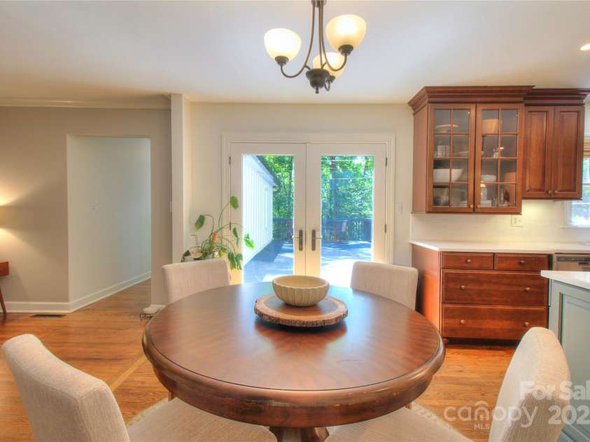 10501 Stonemede Lane, Matthews, NC 28105.  MLS# CAR4252301, YatesRealty ID 17971. 