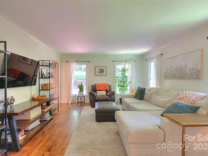 10501 Stonemede Lane, Matthews, NC 28105.  MLS# CAR4252301, YatesRealty ID 17971. 