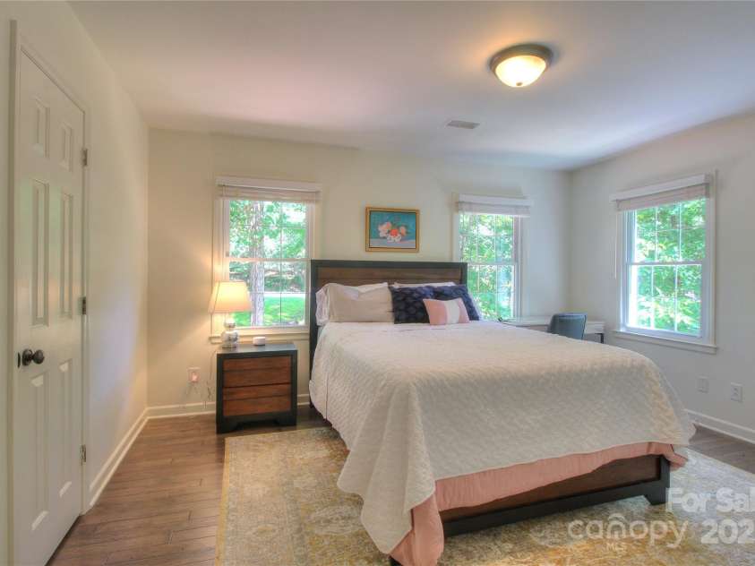 10501 Stonemede Lane, Matthews, NC 28105.  MLS# CAR4252301, YatesRealty ID 17971. 