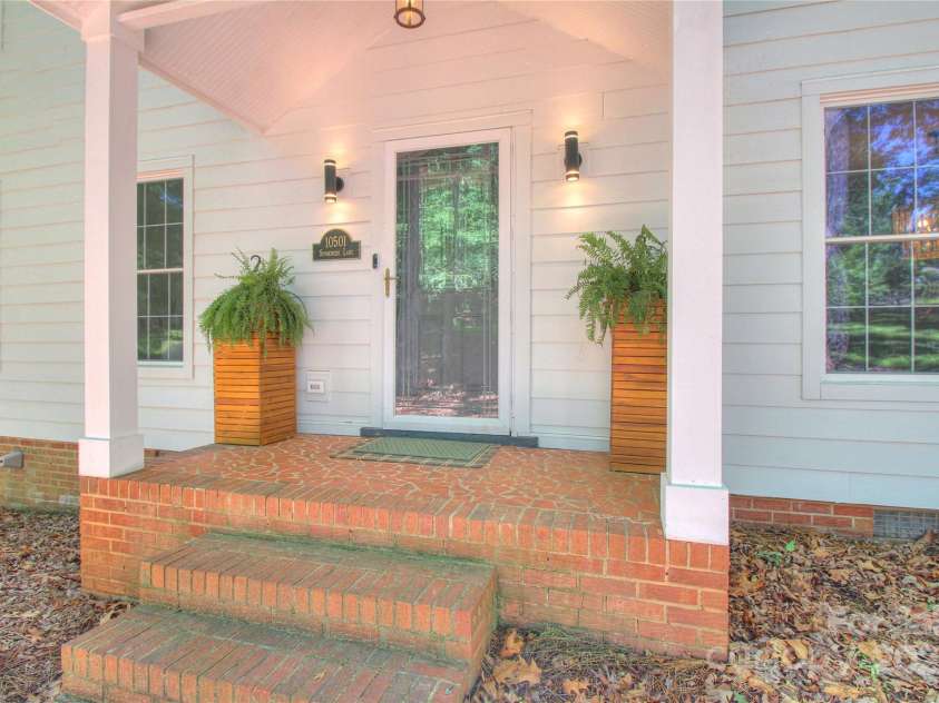 10501 Stonemede Lane, Matthews, NC 28105.  MLS# CAR4252301, YatesRealty ID 17971. 