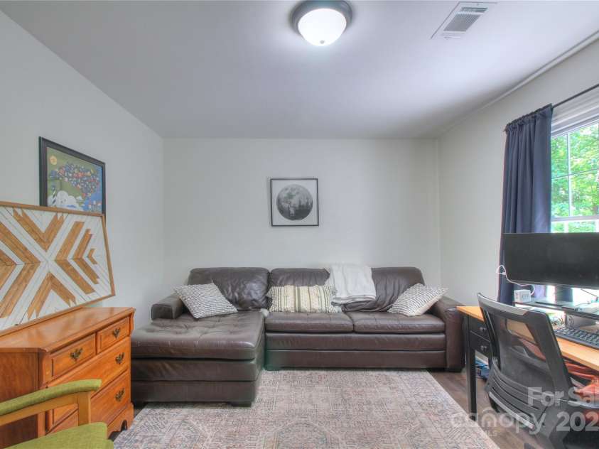 10501 Stonemede Lane, Matthews, NC 28105.  MLS# CAR4252301, YatesRealty ID 17971. 