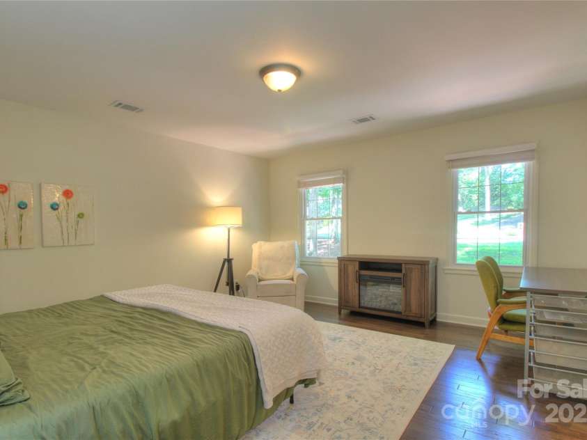 10501 Stonemede Lane, Matthews, NC 28105.  MLS# CAR4252301, YatesRealty ID 17971. 