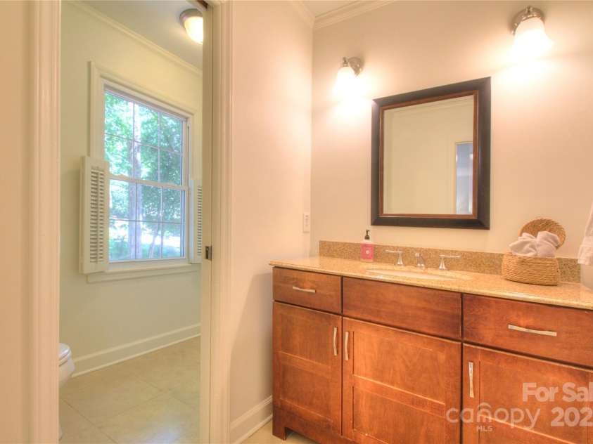 10501 Stonemede Lane, Matthews, NC 28105.  MLS# CAR4252301, YatesRealty ID 17971. 