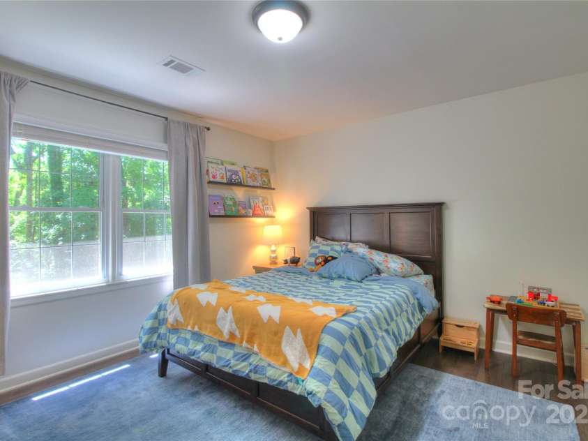 10501 Stonemede Lane, Matthews, NC 28105.  MLS# CAR4252301, YatesRealty ID 17971. 