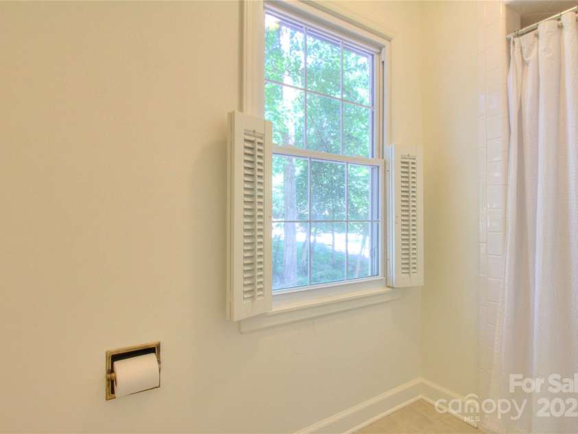 10501 Stonemede Lane, Matthews, NC 28105.  MLS# CAR4252301, YatesRealty ID 17971. 