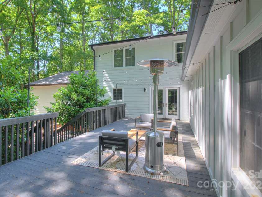 10501 Stonemede Lane, Matthews, NC 28105.  MLS# CAR4252301, YatesRealty ID 17971. 