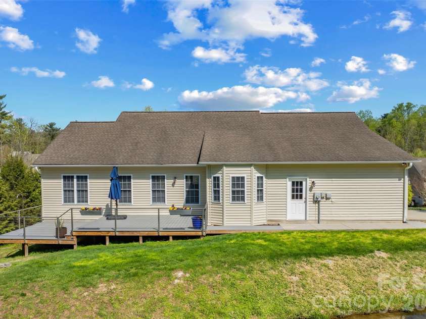 79 Mill Pond Way, Hendersonville, NC 28791.  MLS# CAR4363117, YatesRealty ID 17971. 