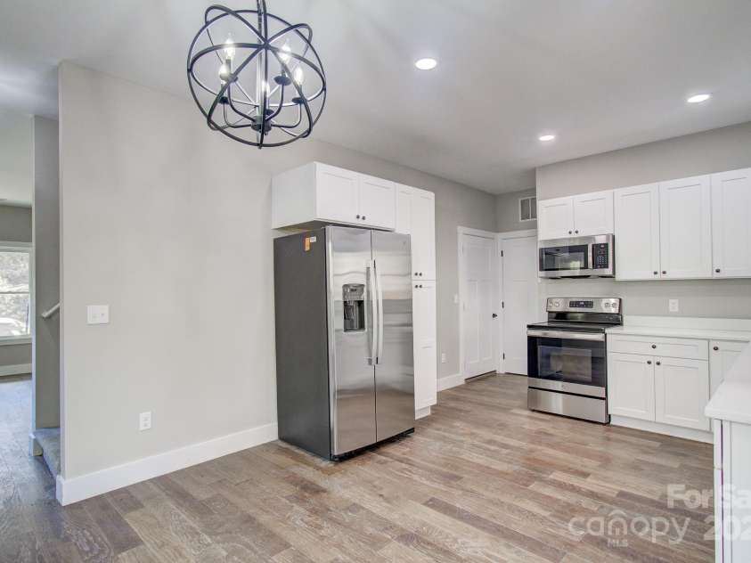 104 Northbend Drive, Asheville, NC 28804.  MLS# CAR4196721, YatesRealty ID 17972. 