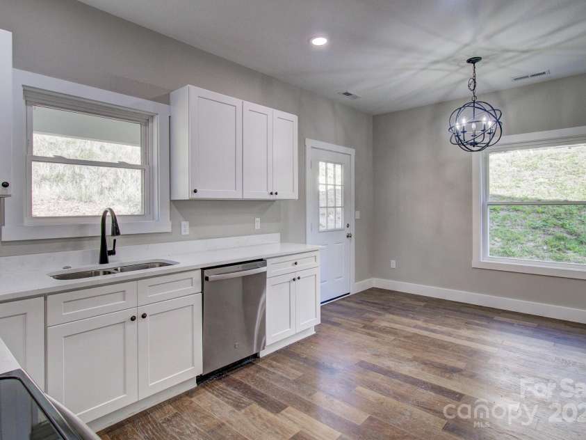 104 Northbend Drive, Asheville, NC 28804.  MLS# CAR4196721, YatesRealty ID 17972. 