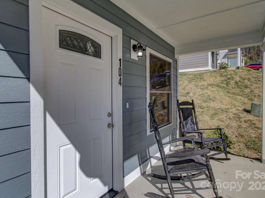 104 Northbend Drive, Asheville, NC 28804.  MLS# CAR4196721, YatesRealty ID 17972. 