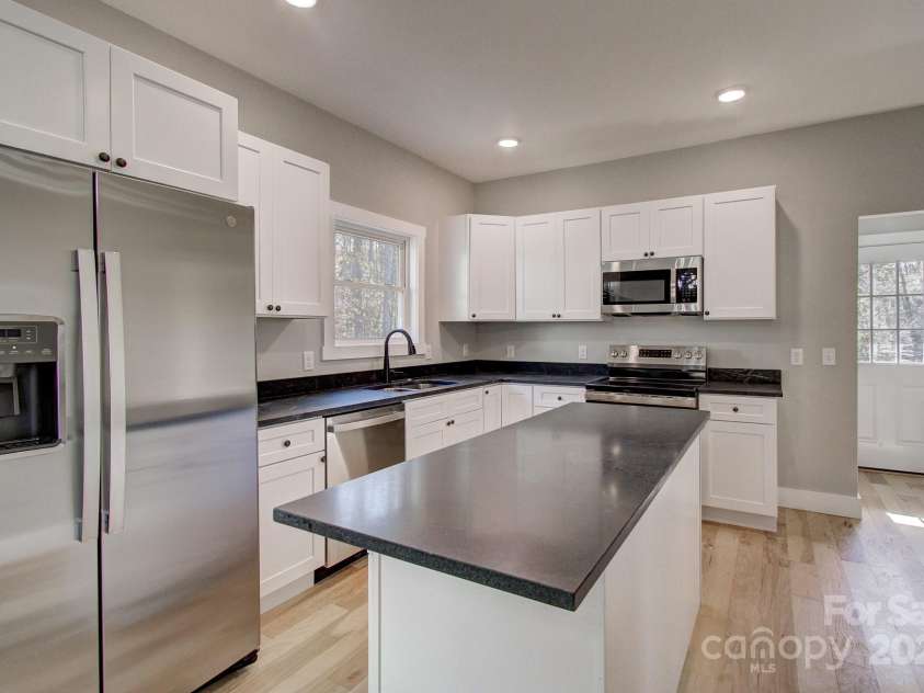 131 Northbend Drive, Asheville, NC 28804.  MLS# CAR4196699, YatesRealty ID 17973. 