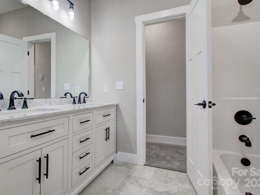 131 Northbend Drive, Asheville, NC 28804.  MLS# CAR4196699, YatesRealty ID 17973. 
