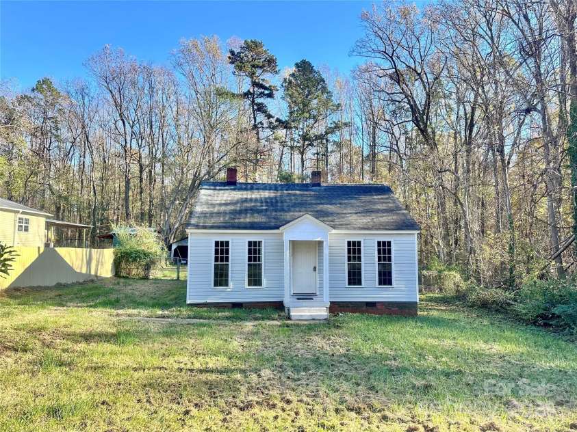 722 Tanglewood Drive, Salisbury, NC 28144.  MLS# CAR4199885, YatesRealty ID 17973. 