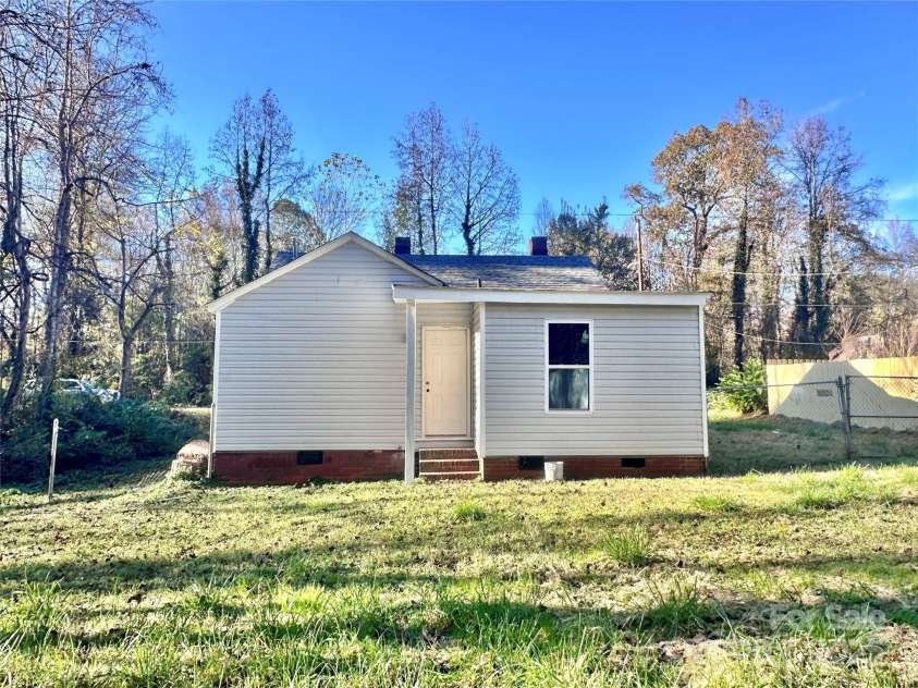722 Tanglewood Drive, Salisbury, NC 28144.  MLS# CAR4199885, YatesRealty ID 17973. 