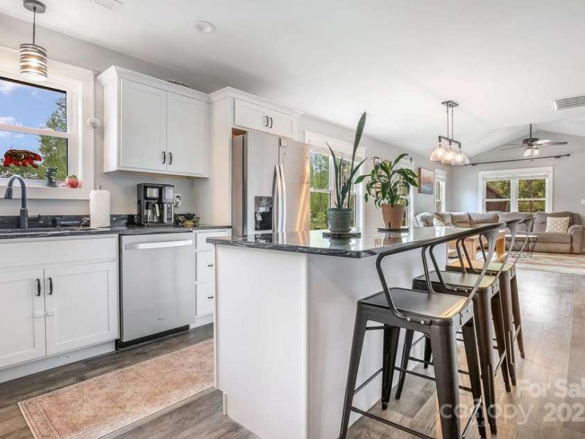 95 Walt Drive, Hendersonville, NC 28792.  MLS# CAR4256758, YatesRealty ID 17974. 