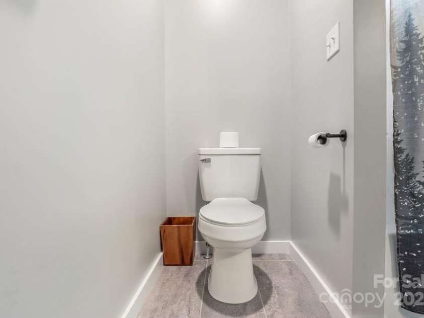 95 Walt Drive, Hendersonville, NC 28792.  MLS# CAR4256758, YatesRealty ID 17974. 