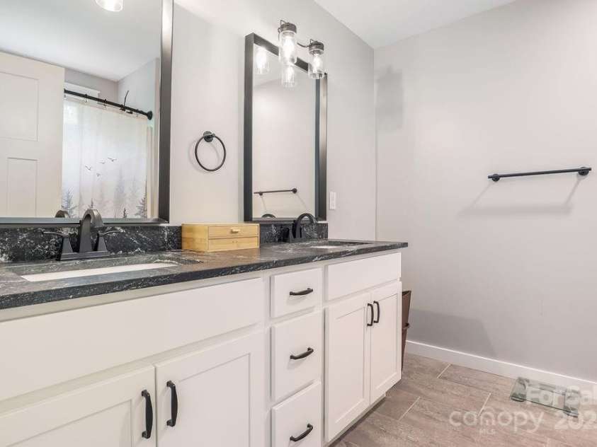 95 Walt Drive, Hendersonville, NC 28792.  MLS# CAR4256758, YatesRealty ID 17974. Primary Bathroom