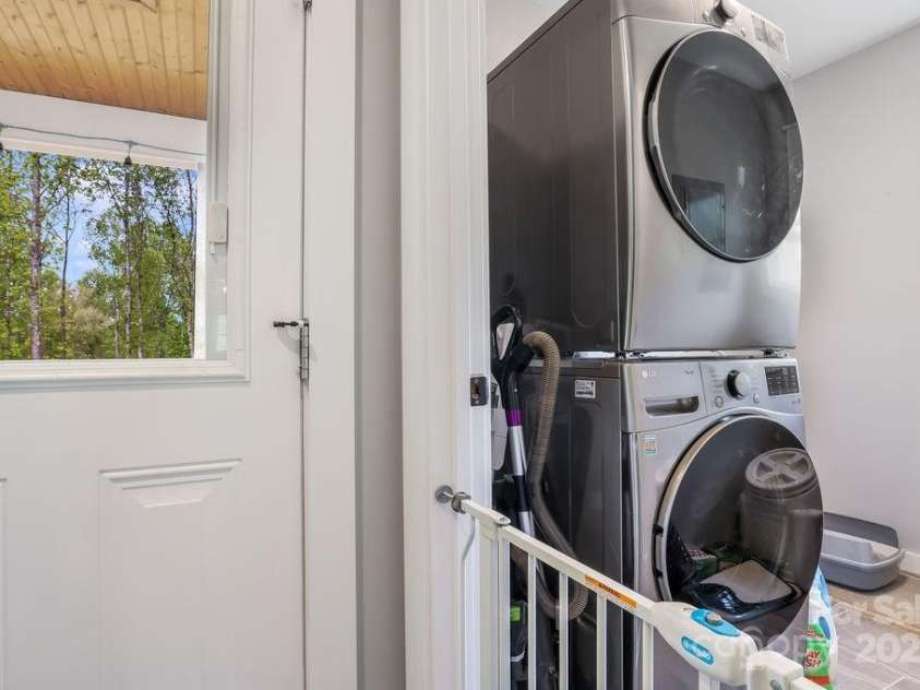 95 Walt Drive, Hendersonville, NC 28792.  MLS# CAR4256758, YatesRealty ID 17974. Private laundry room Off Kitchen