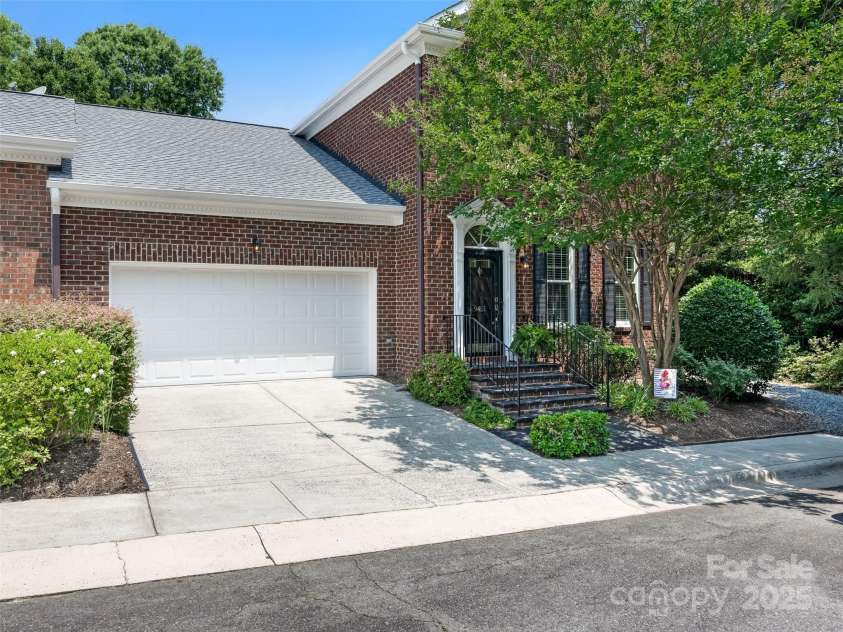 9451 Bonnie Briar Circle, Charlotte, NC 28277.  MLS# CAR4266771, YatesRealty ID 17975. 