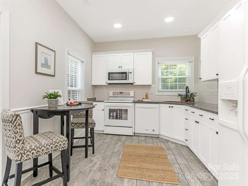 9451 Bonnie Briar Circle, Charlotte, NC 28277.  MLS# CAR4266771, YatesRealty ID 17975. 