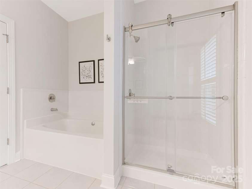 9451 Bonnie Briar Circle, Charlotte, NC 28277.  MLS# CAR4266771, YatesRealty ID 17975. 