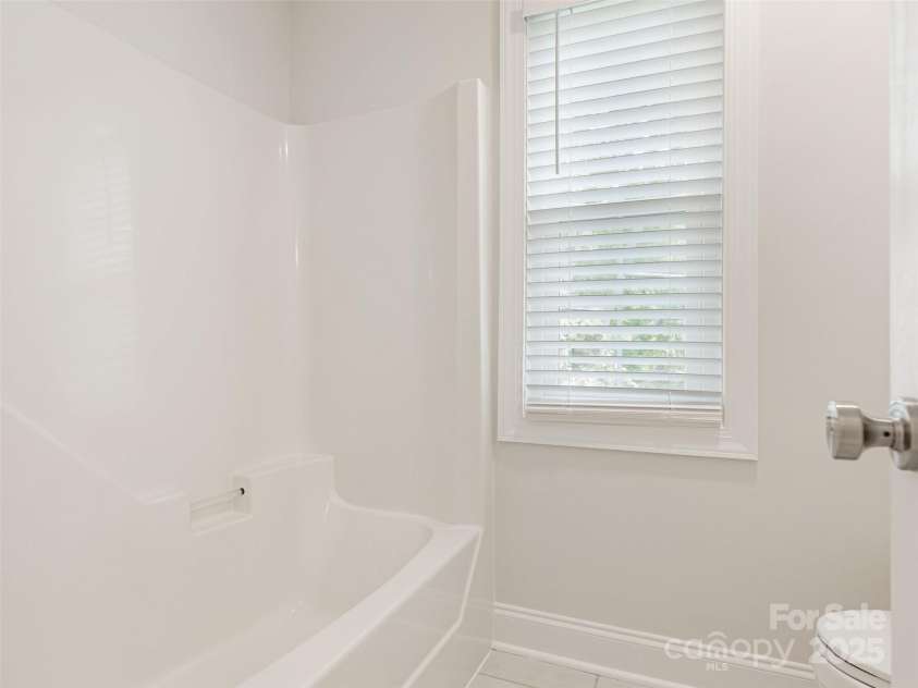 9451 Bonnie Briar Circle, Charlotte, NC 28277.  MLS# CAR4266771, YatesRealty ID 17975. 