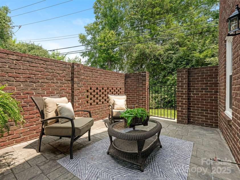 9451 Bonnie Briar Circle, Charlotte, NC 28277.  MLS# CAR4266771, YatesRealty ID 17975. 