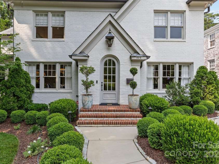 206 Hillside Avenue, Charlotte, NC 28209.  MLS# CAR4266183, YatesRealty ID 17976. 