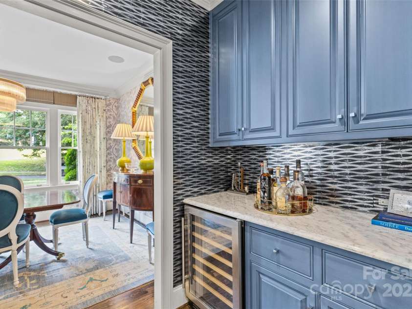 206 Hillside Avenue, Charlotte, NC 28209.  MLS# CAR4266183, YatesRealty ID 17976. 