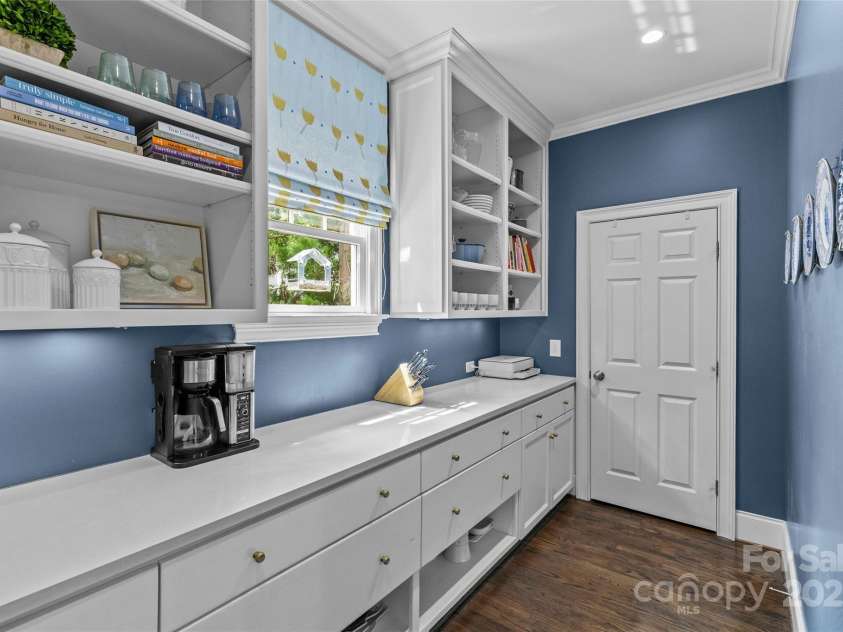 206 Hillside Avenue, Charlotte, NC 28209.  MLS# CAR4266183, YatesRealty ID 17976. 