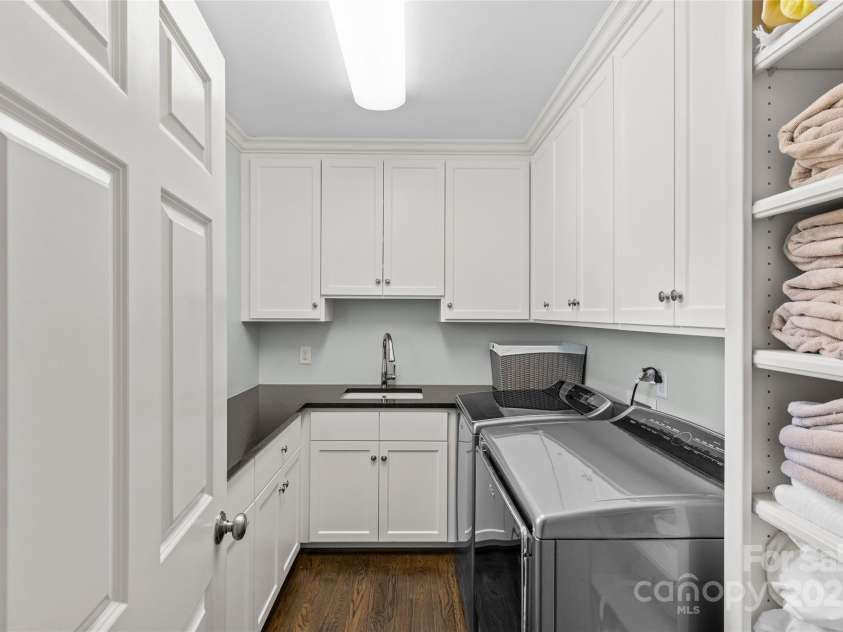 206 Hillside Avenue, Charlotte, NC 28209.  MLS# CAR4266183, YatesRealty ID 17976. 