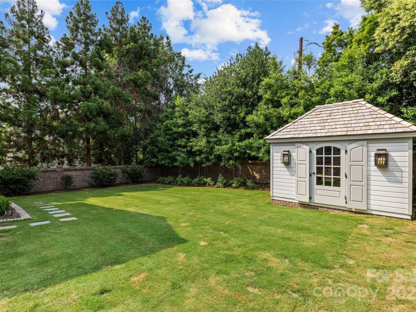 206 Hillside Avenue, Charlotte, NC 28209.  MLS# CAR4266183, YatesRealty ID 17976. 