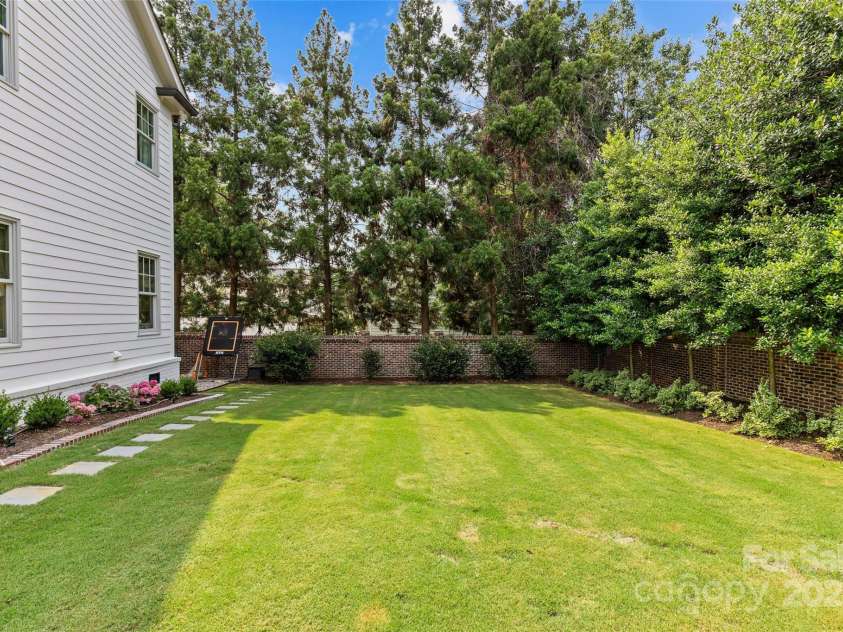 206 Hillside Avenue, Charlotte, NC 28209.  MLS# CAR4266183, YatesRealty ID 17976. 