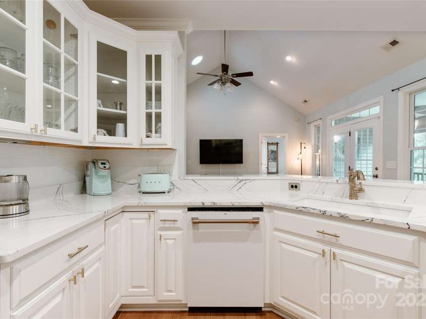 110 Mandy Lane, Tryon, NC 28782.  MLS# CAR4240975, YatesRealty ID 17977. 