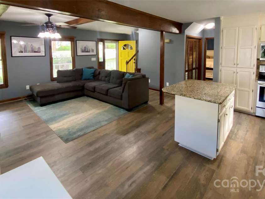 8742 Rittenhouse Circle, Charlotte, NC 28270.  MLS# CAR4263529, YatesRealty ID 17979. 
