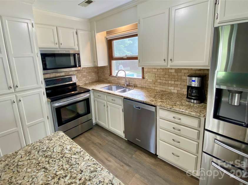 8742 Rittenhouse Circle, Charlotte, NC 28270.  MLS# CAR4263529, YatesRealty ID 17979. 