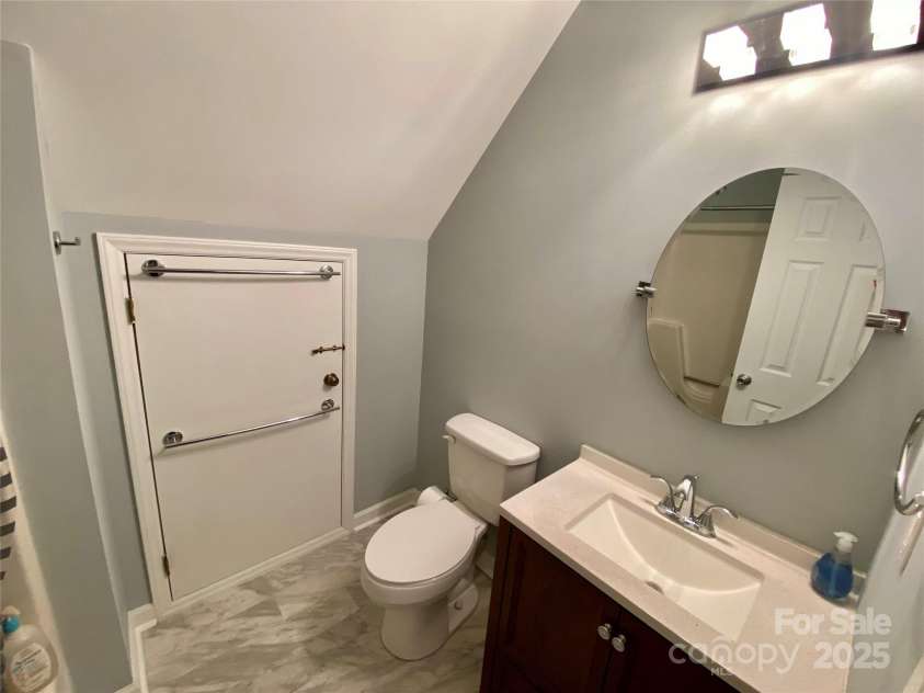 8742 Rittenhouse Circle, Charlotte, NC 28270.  MLS# CAR4263529, YatesRealty ID 17979. 